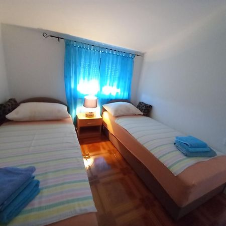 Apartmani Ivana Senj سينج الغرفة الصورة